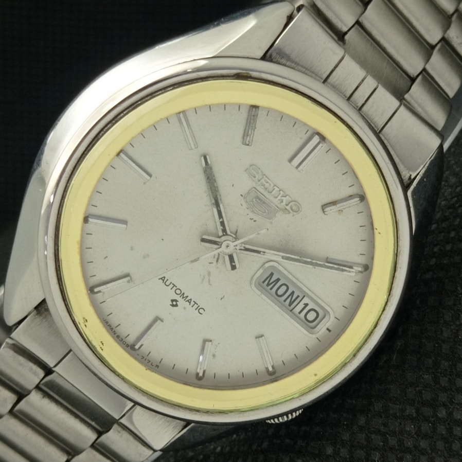 Vintage 1979 Seiko Automatic Mens Silver Watch WDaydate  Gold Accents